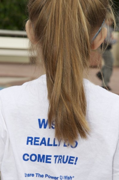 Her shirt says "Wishes really do come true" My Jennifer taught me that. 